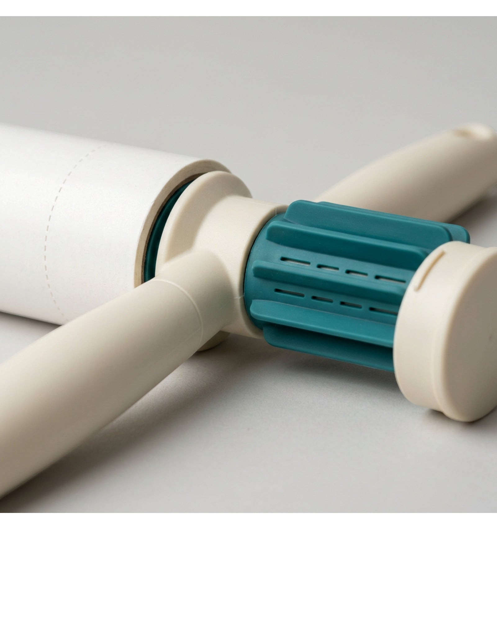 Terray Dual-Ended Detail Lint Roller with 2 Caps Ivory Teal - Detail view